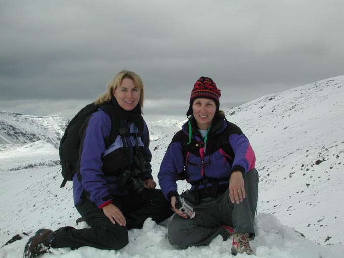 Ginni and Carol helehiking 1.jpg 51.7K